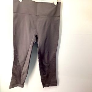 Pro-Fit Seamless Women’s Compression Leggings size: Large color: Gray